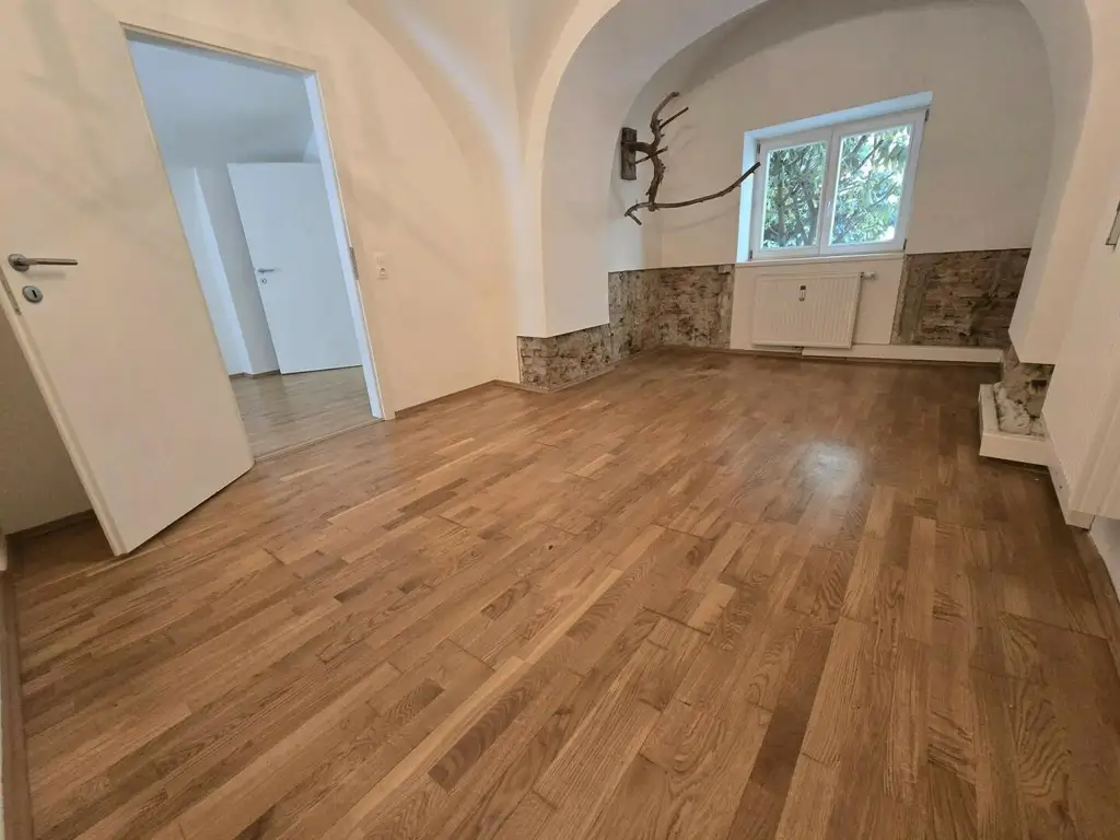 Nette Drei-Zimmer-Wohnung mit eigenem Gartenanteil - Nähe Kunsthaus - ab sofort!