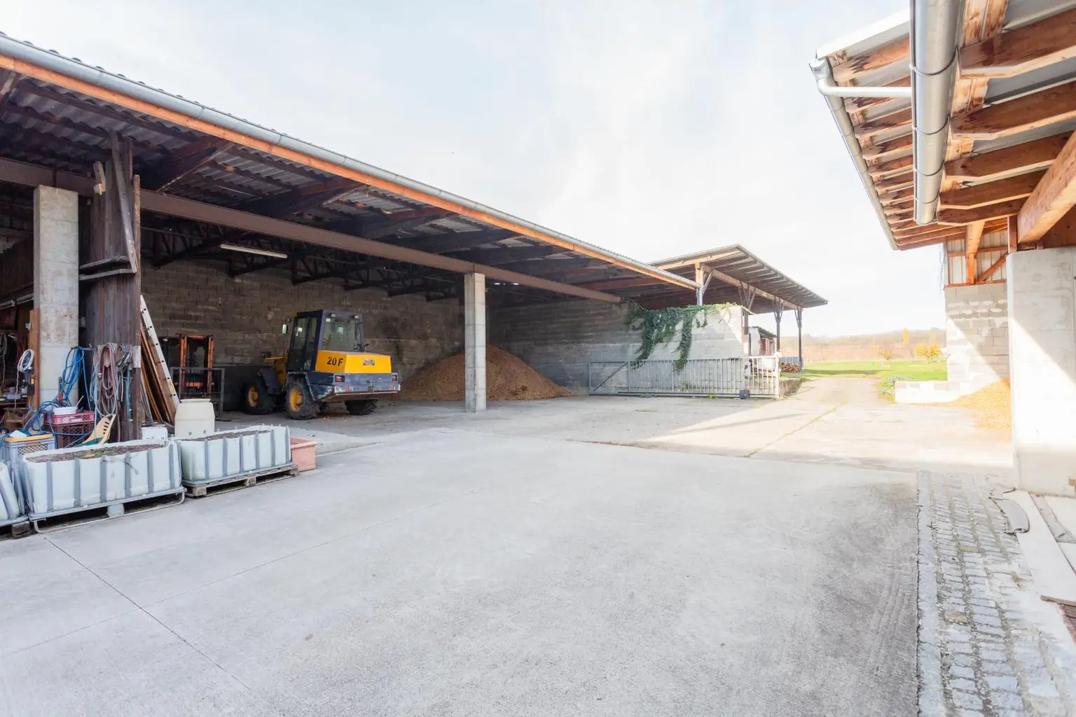 Überdachte Lageflächen