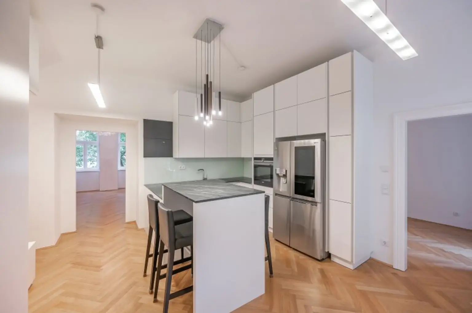 ++1150++ Stilvolle 4-Zimmer Altbauwohnung mit Balkon – Wohnen in Toplage mit Topausstattung