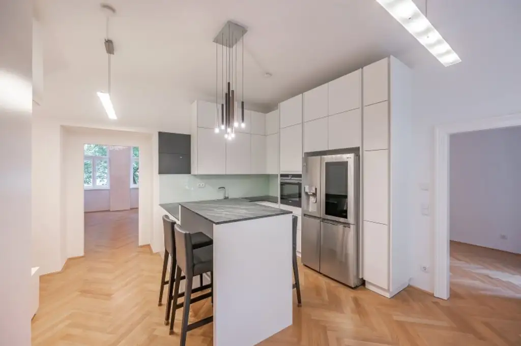 ++1150++ Stilvolle 4-Zimmer Altbauwohnung mit Balkon – Wohnen in Toplage mit Topausstattung