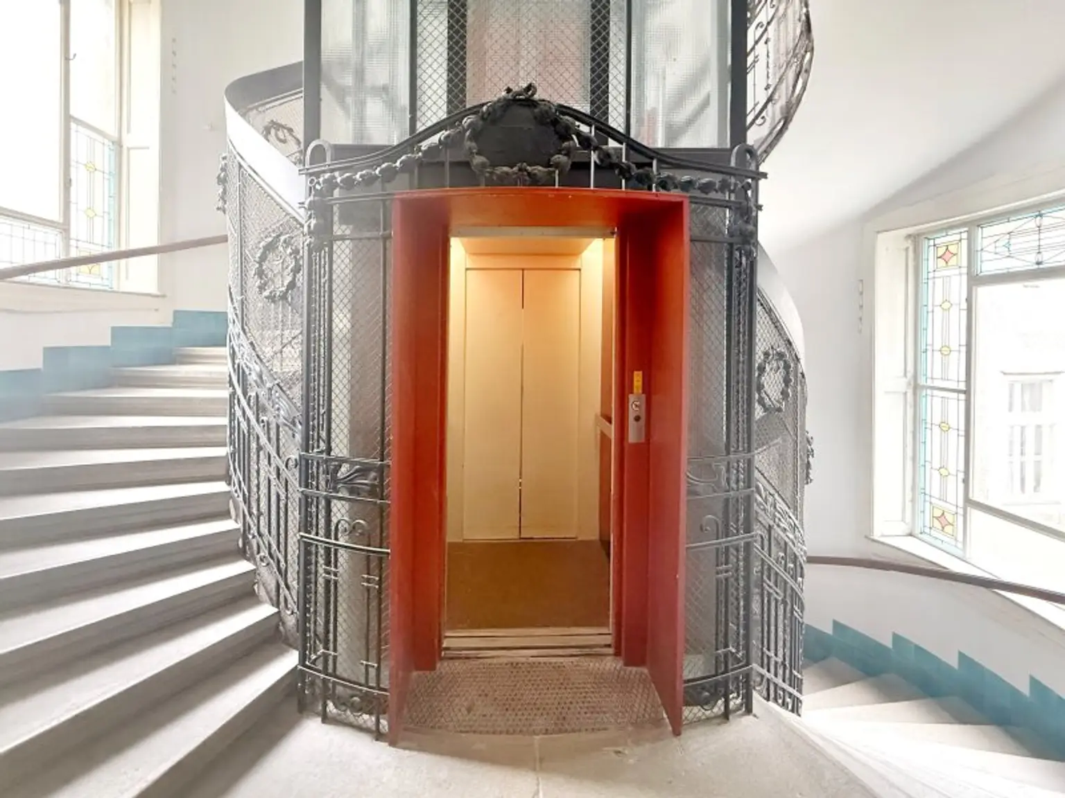 Erstbezug nach Sanierung – 4-Zimmer-Wohnung mit Balkon (134 m²)
