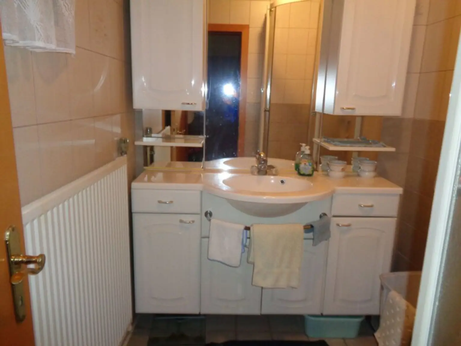 Jedenspeigen: S- Bahn: kleiner, bezugsfertiger Wohnhit mit Innenhof,ohne Garten