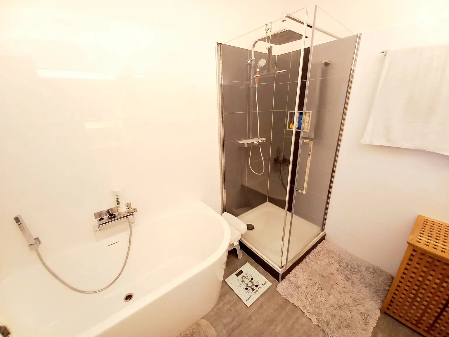 Sonnige 5 Zimmer-Wohnung mit Anningerblick