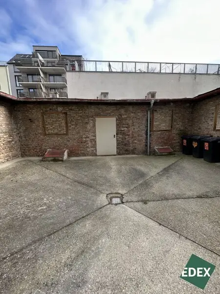 Großes Lager im 15. Wiener Gemeindebezirk