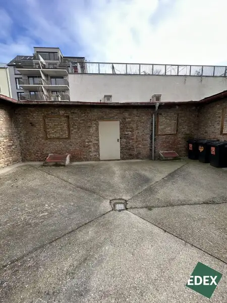 Großes Lager im 15. Wiener Gemeindebezirk