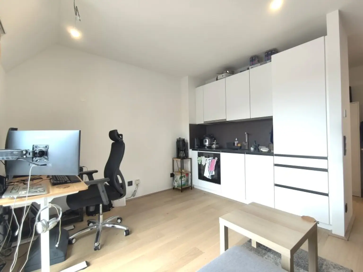 Pauschalmiete inklusive Warmwasser & Heizung/Kühlung - Moderne 2-Zimmer-Wohnung mit schönem Balkon in Hofruhelage - Stilvolle Ausstattung