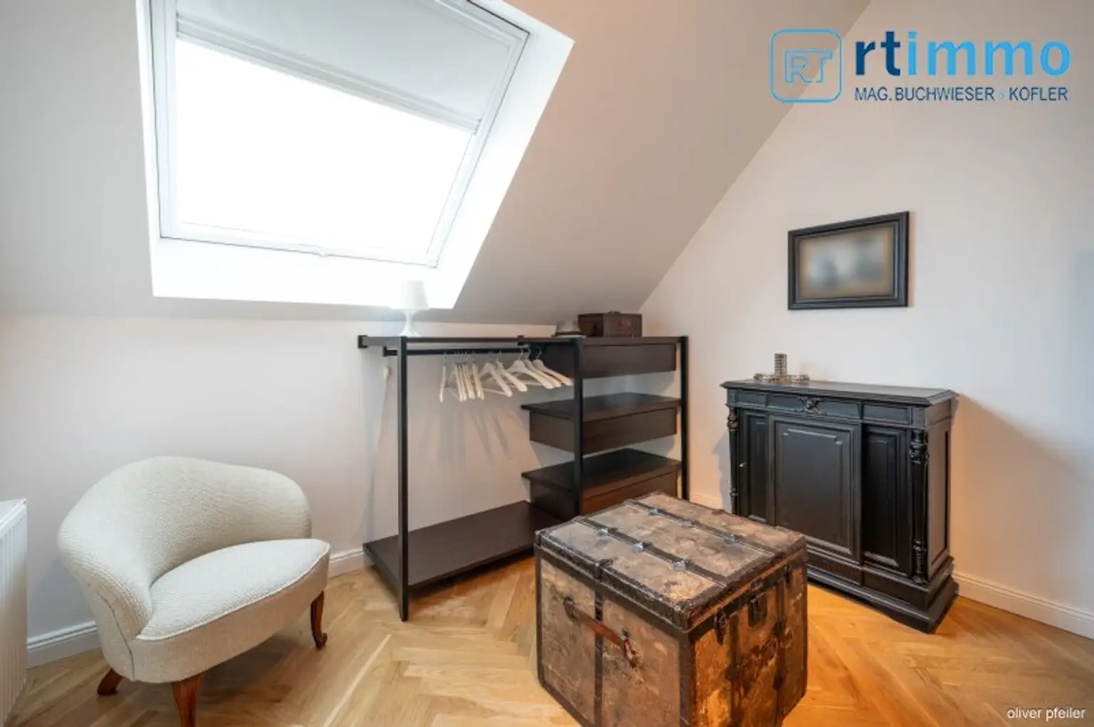 EDLE 5-ZIMMER DACHGESCHOSSWOHNUNG mit TERRASSE und AIRCONITION , Neuwertig