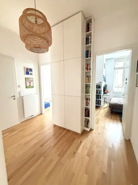 Vorzimmer mit Blick in die Schlafzimmer
