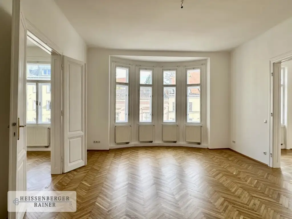 BELETAGE IN ALTHIETZING /// UNTER ST. VEIT /// GROSSZÜGIGE ALTBAUWOHNUNG