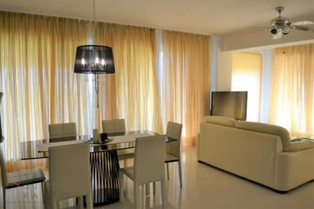 Moderne Villa mit Pool – Privates Refugium in exklusiver Wohngegend