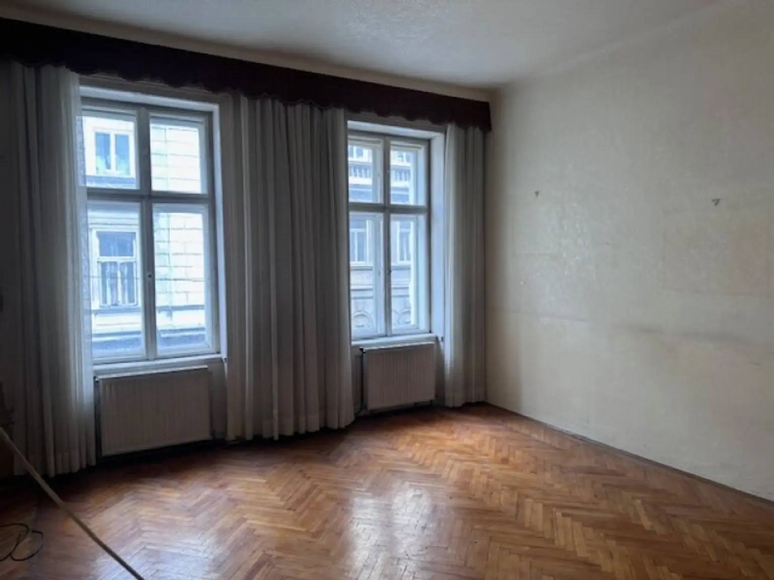 ALTBAUCHARME BEIM AUGARTEN / DONAUKANAL / U4 ROSSAUER LÄNDE