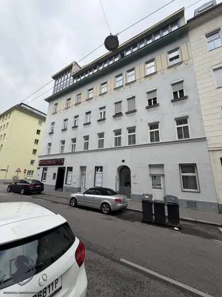 Charmante 1-Zimmer-Altbauwohnung mit separater Küche