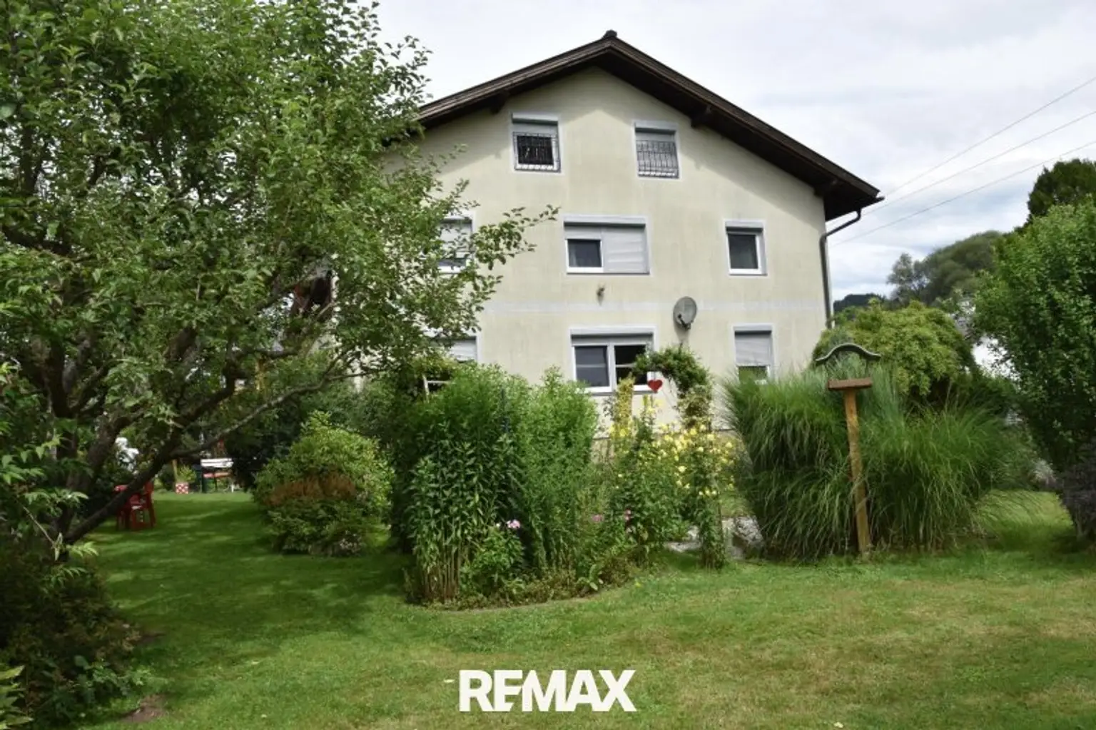 Ostansicht mit Garten