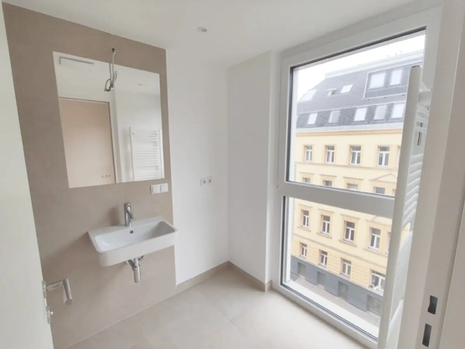 Modern wohnen in Meidling! Neubau 2-Zimmer-Erstbezug mit Balkon im 5. Liftstock - Top58