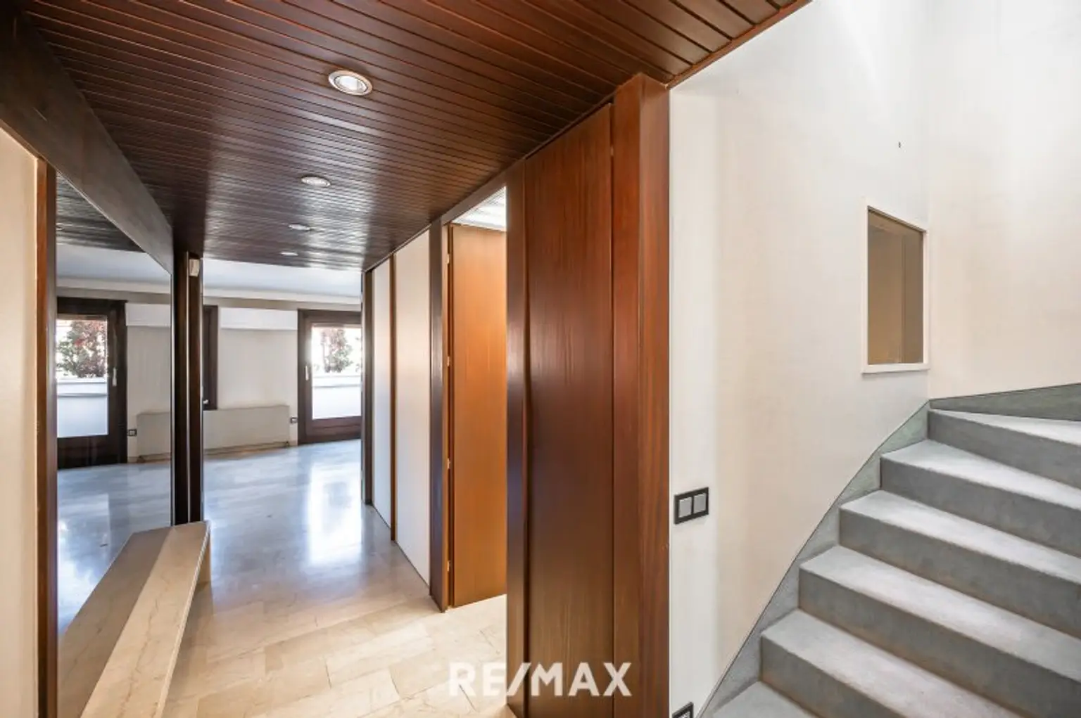 Vorzimmer | Aufgang ins Dachgeschoß