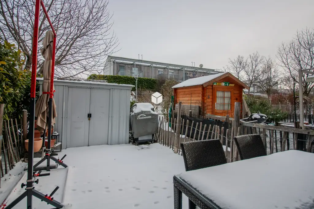 Townhouse-Feeling: 3-Zimmer-Maisonette mit Garten, Terrasse & Garage