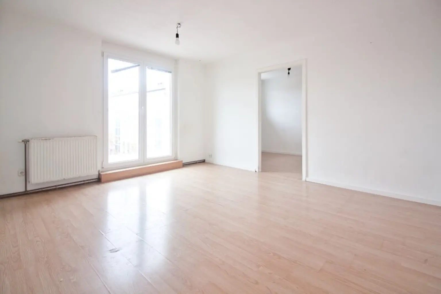 Toll geschnittene, helle 2-Zimmer-Wohnung mit viel Potential | riesige Terrasse | separierte Küche