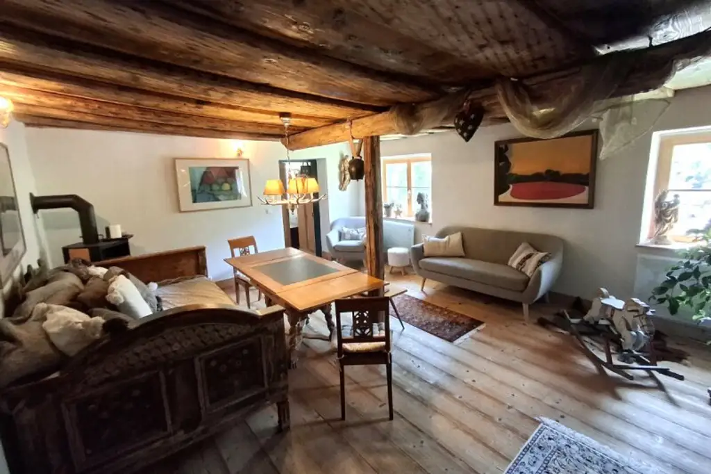 Wohnhaus mit Chalet-Charakter und Traumaussichtslage