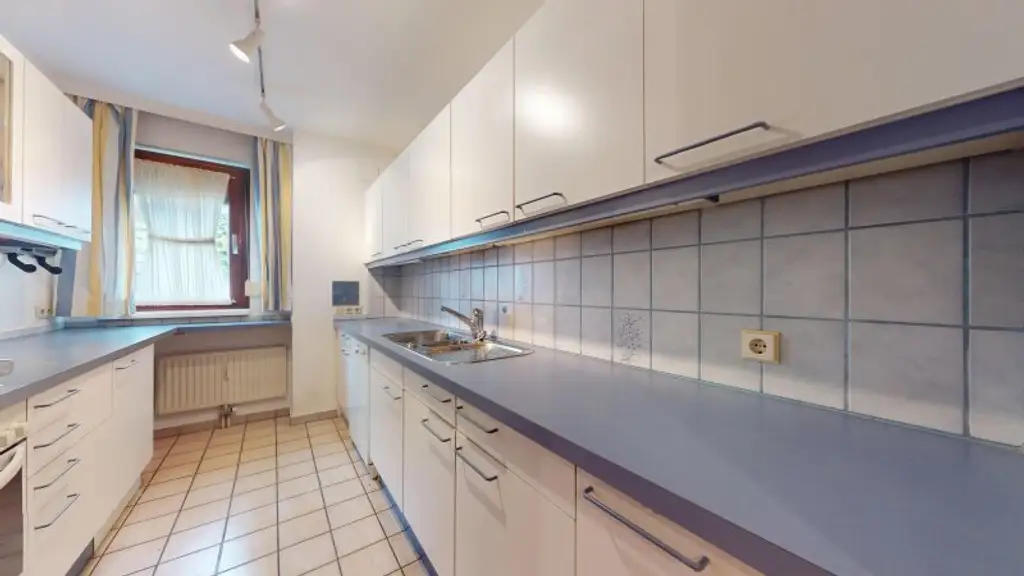 Gut aufgeteilte Familienwohnung mit Terrasse - Garage - Hobbyraum im Eigentum