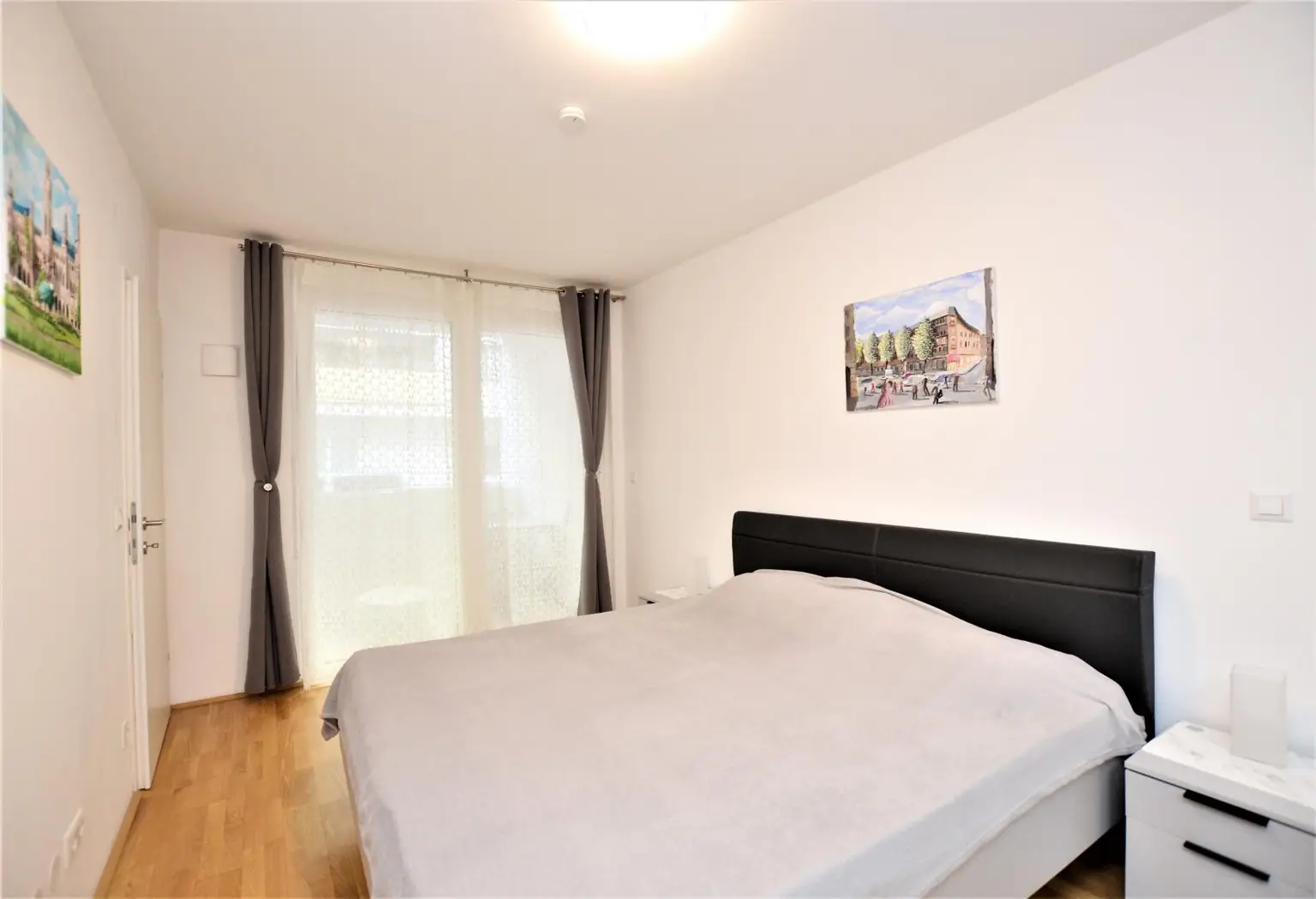 Kofferpacken und einziehen! Komplett ausgestattete 2 Zimmer Wohnung inkl. Garagenstellplatz