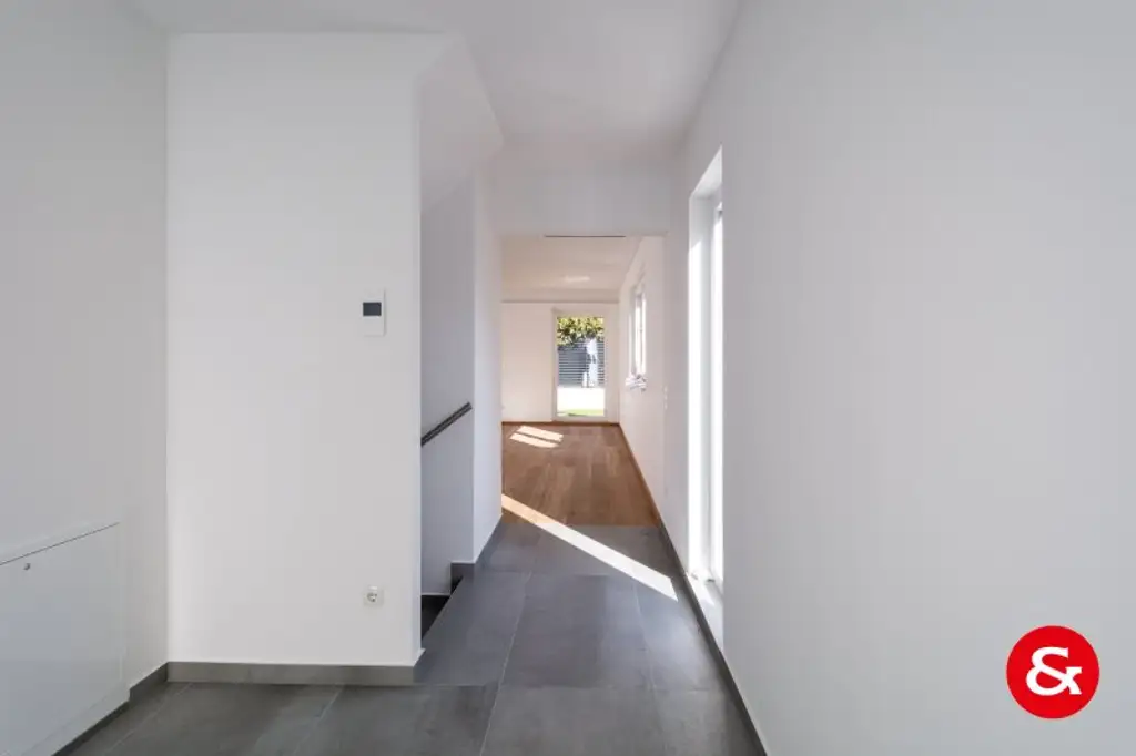 Modernes, klar gestaltetes Einfamilienhaus mit viel Platz und Technik!