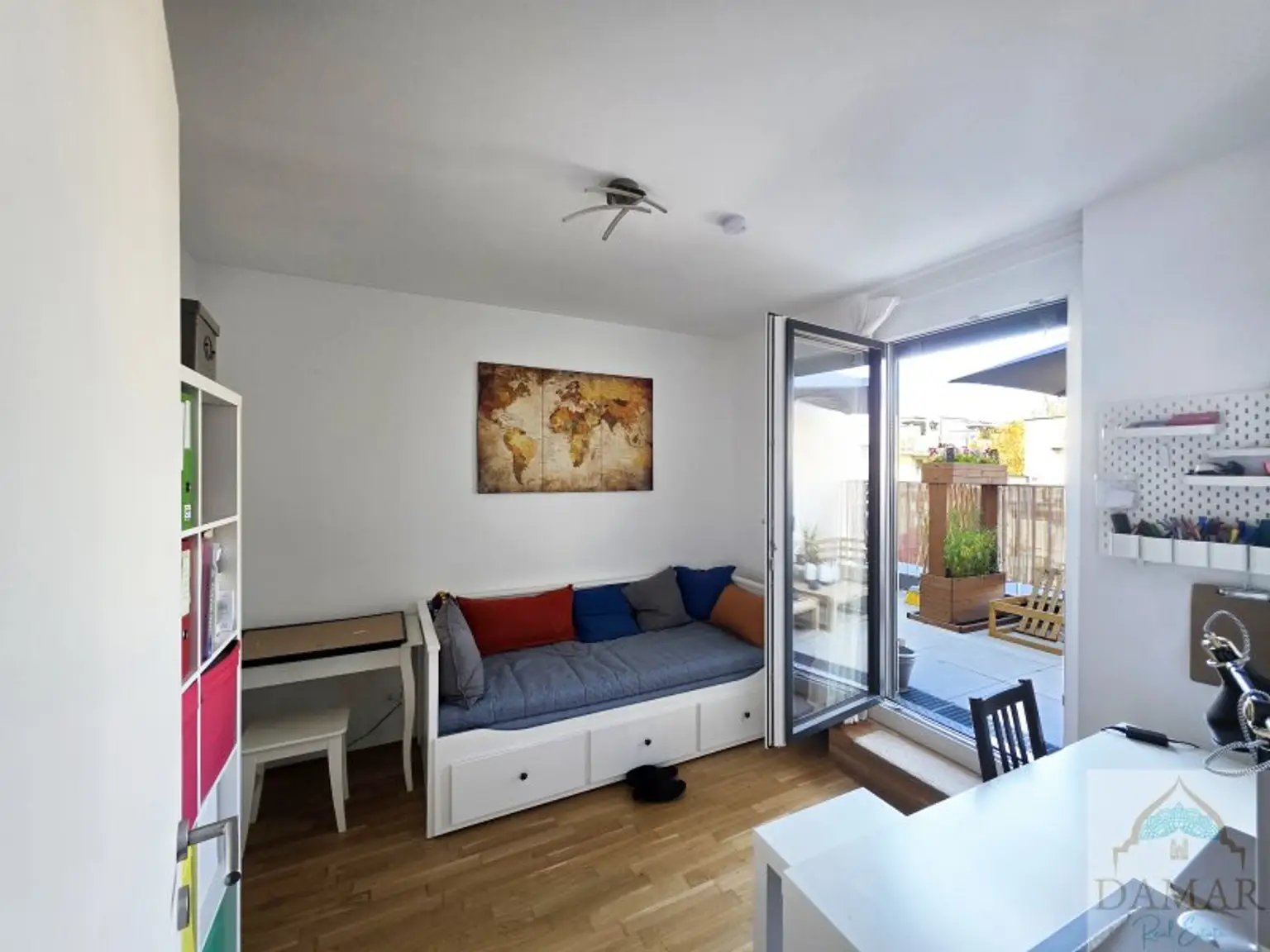 Traumhafte 4-Zimmer-Dachgeschoßwohnung mit großer 65m² Terrasse und Garagenplatz in 1220 Wien – Jetzt zugreifen!