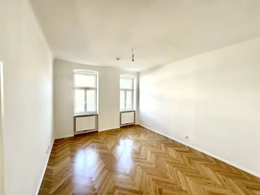 Erstbezugswohnung - Sanierte 2-Zimmer-Altbauwohnung in Toplage in 1150 Wien