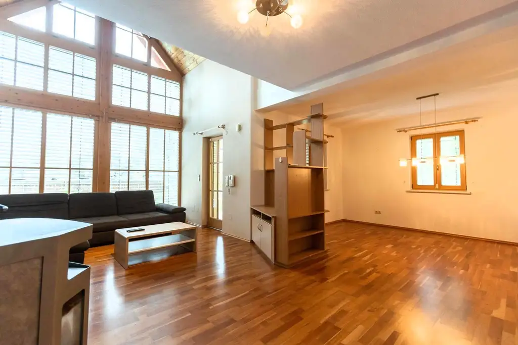 Wunderschönes Haus mit großer Hobbywerkstatt und großem Hofplatz - Ruhelage!