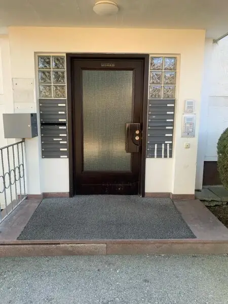 Günstig - Helles Büro oder auch Eigentumswohnung in Zentraler Lage!