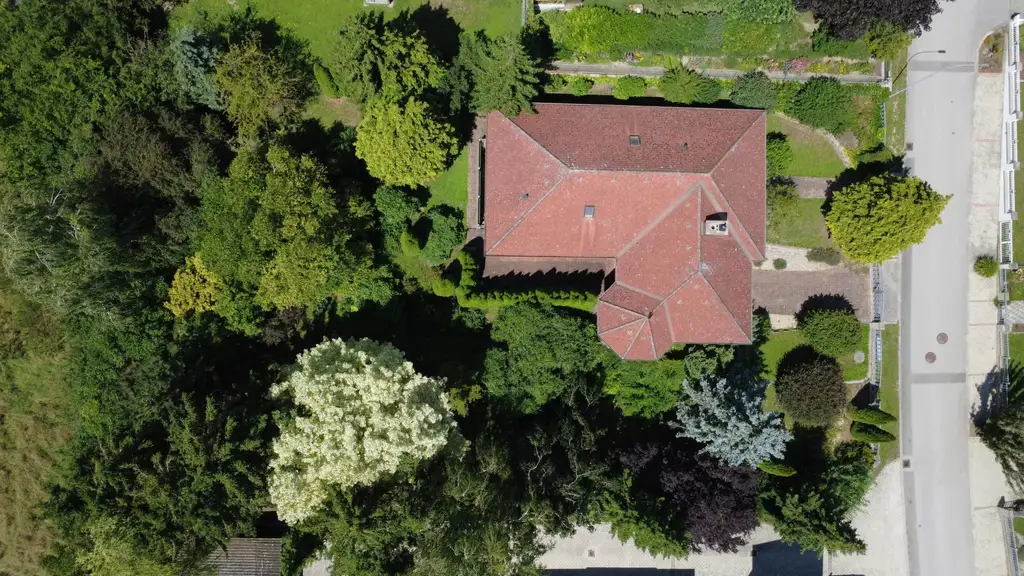 Gepflegter Bungalow mit großem Grundstück in Linsberg