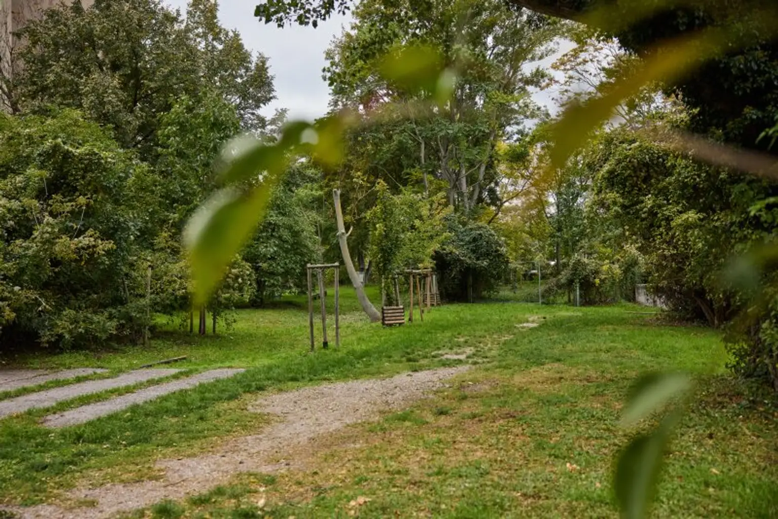 Sonnige 4 Zi Gartenwohnung in Ruhelage (S-Bahn Liesing Nähe) mit Garage