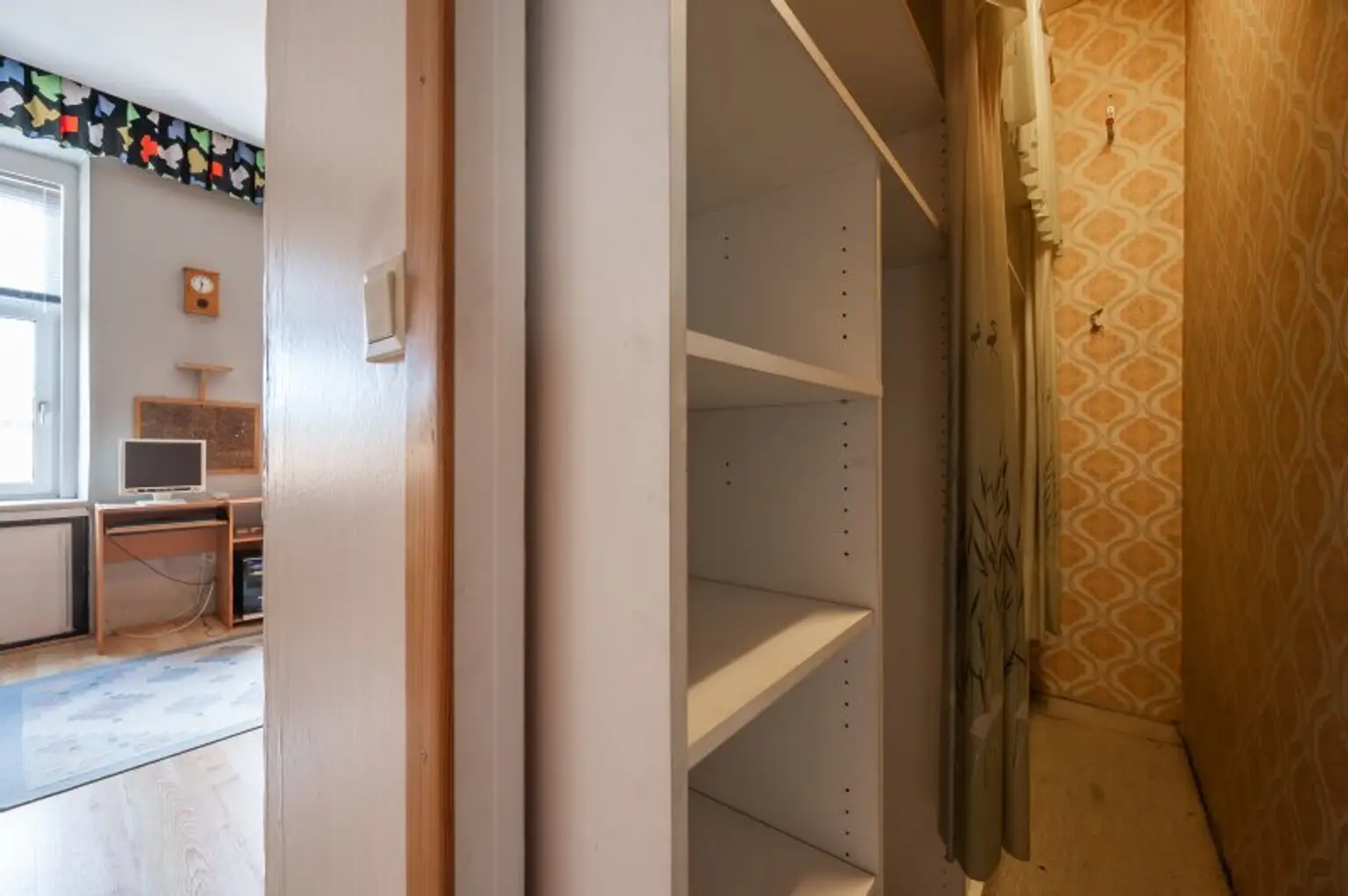 ++NEU++ Sanierungsbedürftige 3-Zimmer Altbauwohnung in guter Lage!!