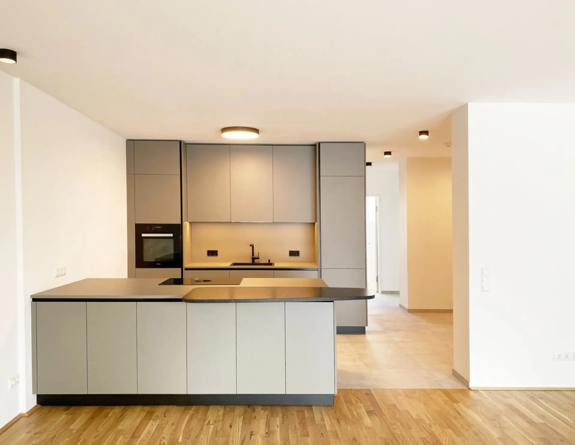 NEU - Sehr Exklusives Penthouse mit Sensationeller Terrasse Direkt im Zentrum