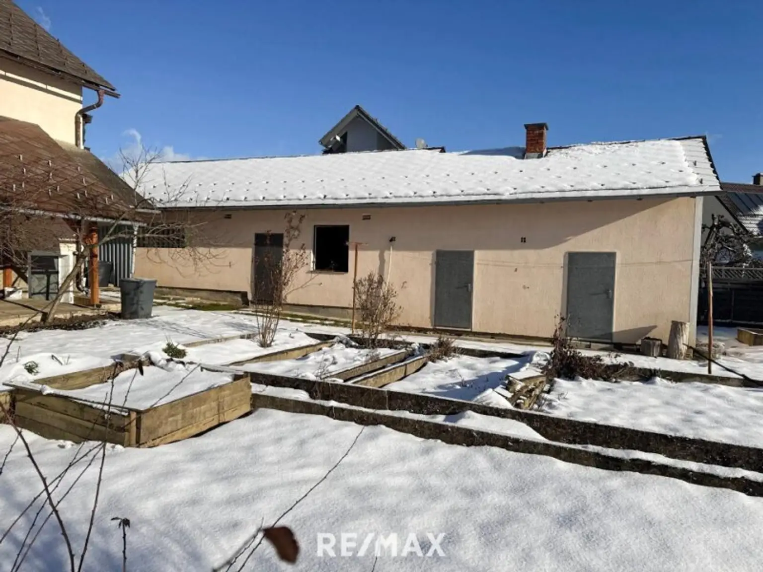 Wirtschaftsgebäude aussen