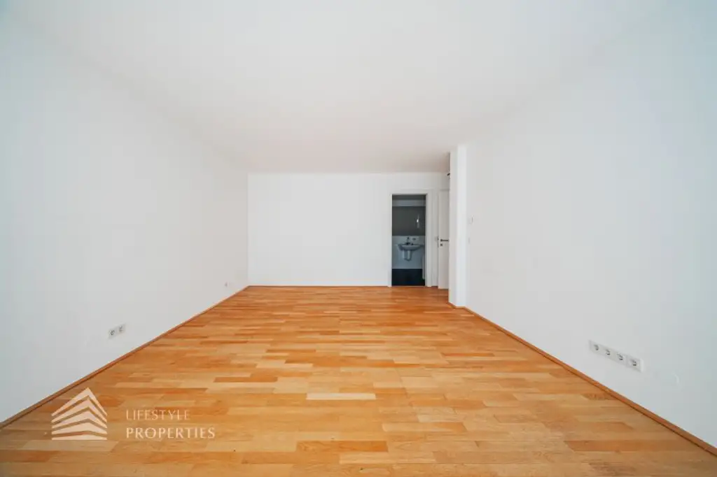 Wunderschöne 4 - Zimmer Wohnung mit Terrasse und 2 Balkonen