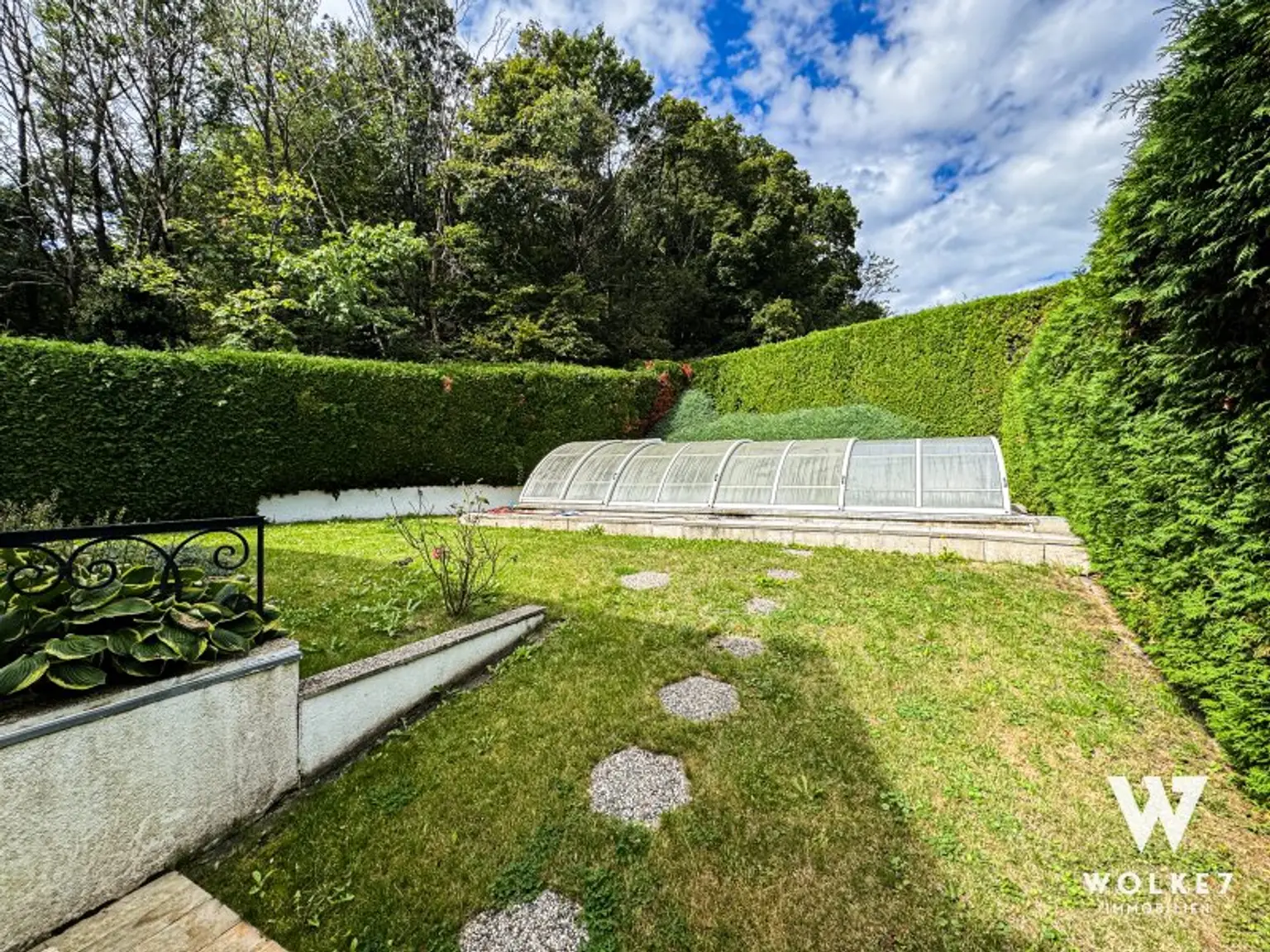 Sanierungsjuwel vor den Toren Wiens: Gießhübl | Absolute Ruhe | Großzügiger Garten | Pool | Sauna