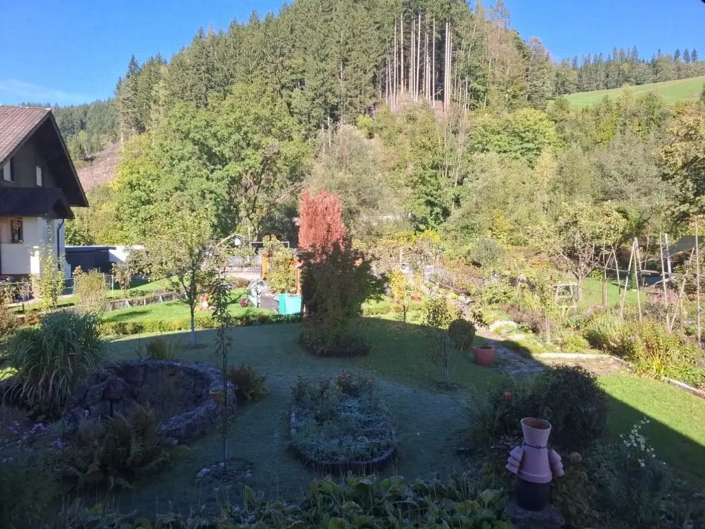 Renoviertes Zweifamilienhaus mit viel Grund in ruhiger Lage in Langenwang im Mürztal zu kaufen !