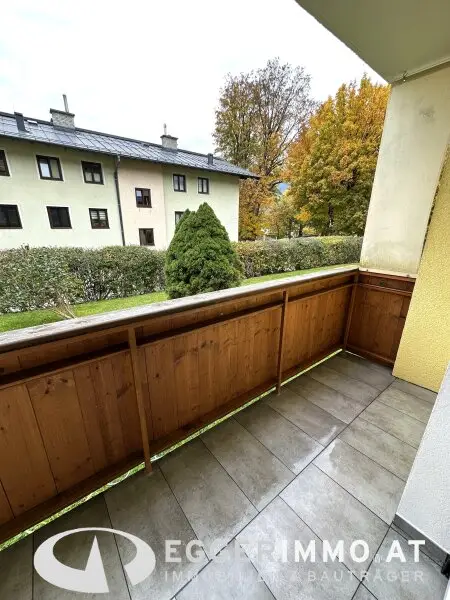 5710 Kaprun: Newly renovated 3-room apartment in a quiet location in Kaprun, near the center, available for rent from November 2025. Parking space available!