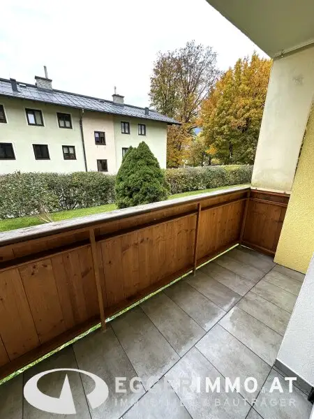 5710 Kaprun: Newly renovated 3-room apartment in a quiet location in Kaprun, near the center, available for rent from November 2025. Parking space available!