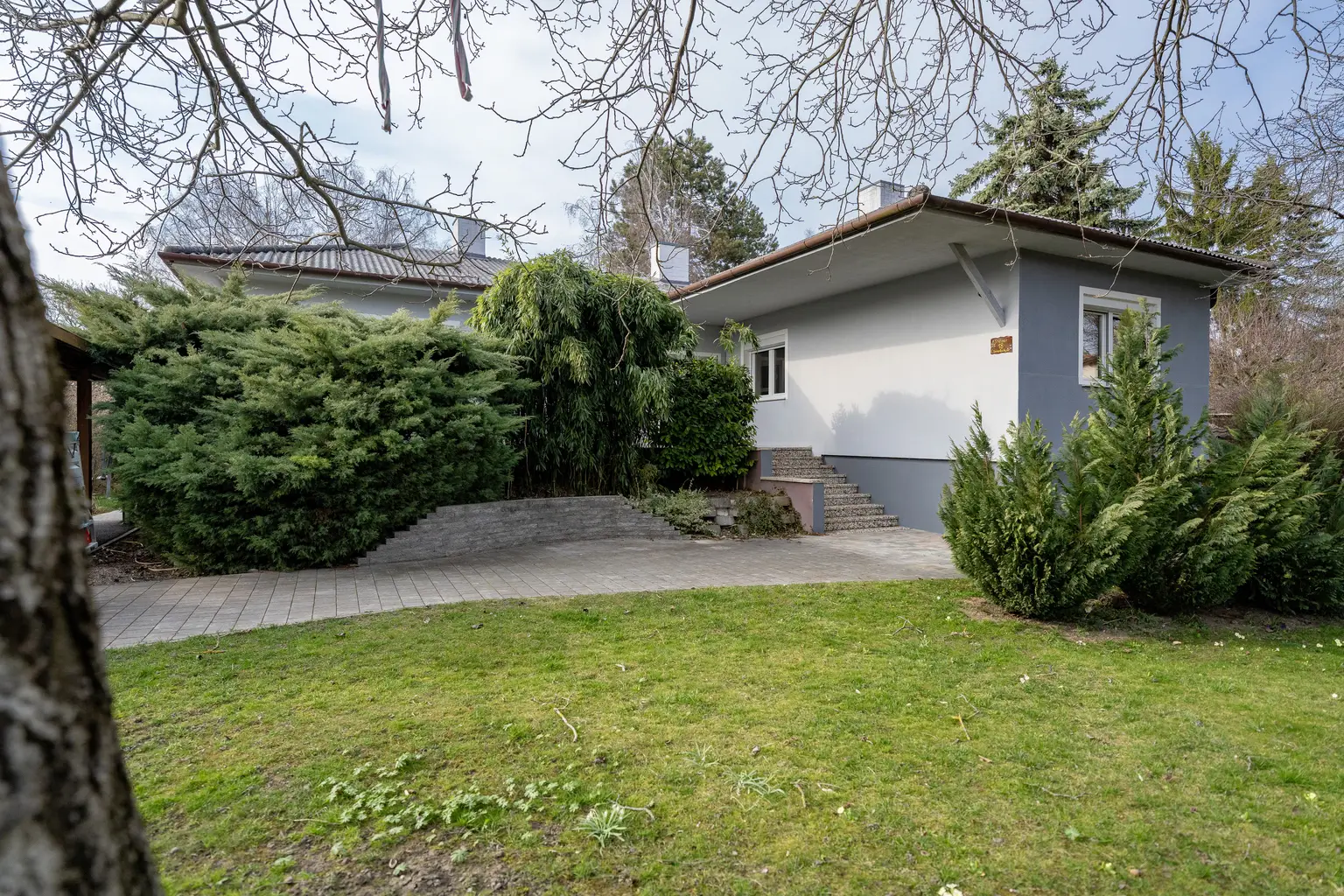 ++ Netter Bungalow auf Eckgrundstück in schöner Siedlungslage ++