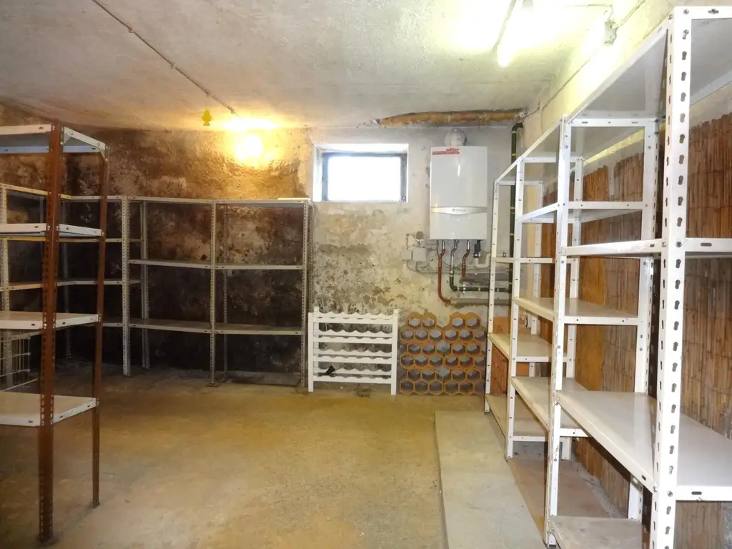 GEDIEGENES HAUS MIT ZWEI WOHNEINHEITEN UND GROSSEM GARTEN!