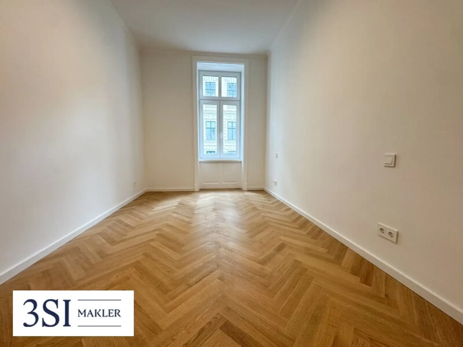 Top sanierte Erstbezug-Wohnung mit großzügiger hofseitiger Terrasse