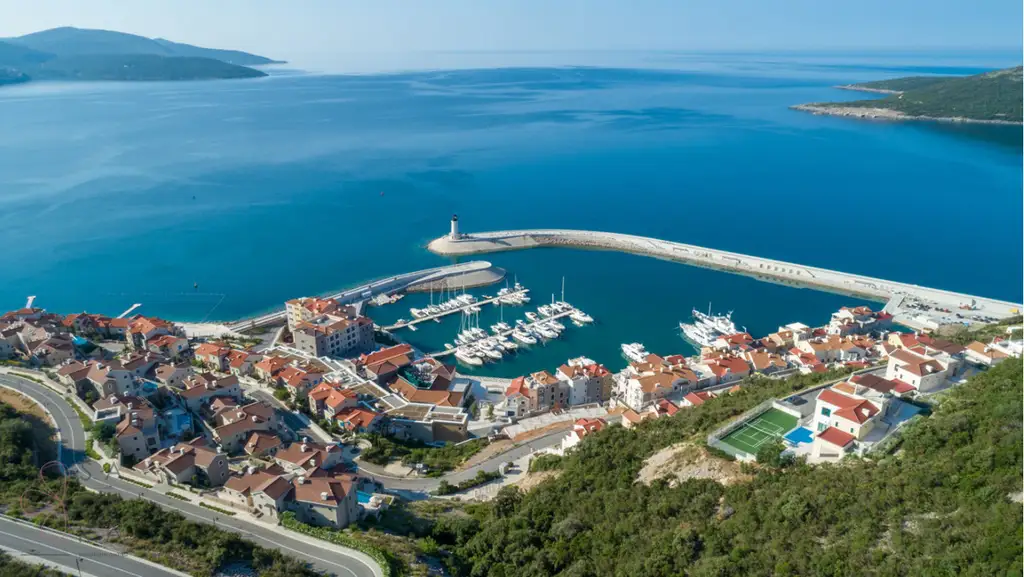 Marina Village 
Apartments 
Unit No. J311