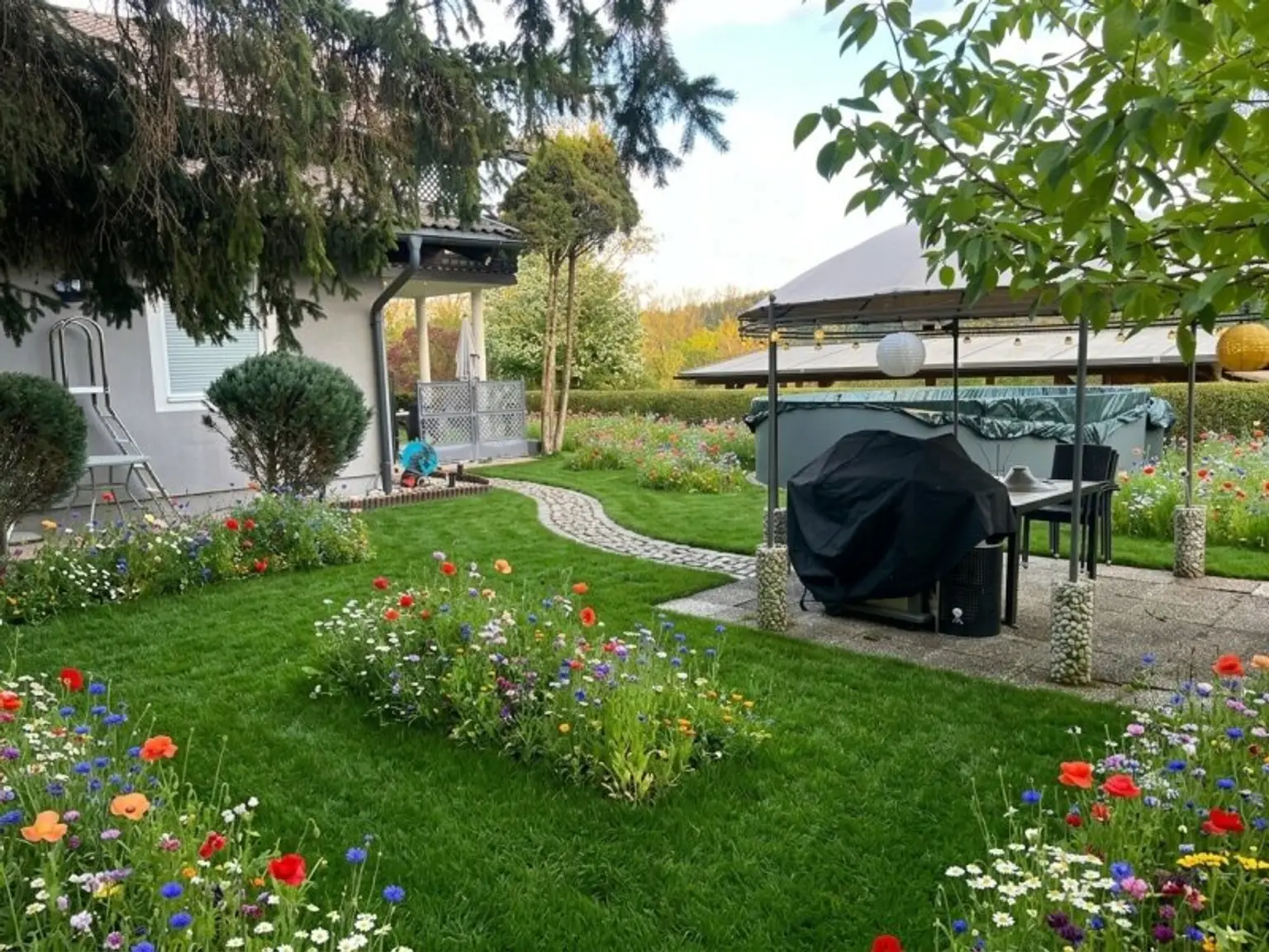 Eigennutzen oder Vermieten: Modernisiertes Zweifamilienhaus 195m² mit 6 Zimmern in verkehrsgünstiger Lage zur St Veiter Strasse , in Kärnten  € 419.000