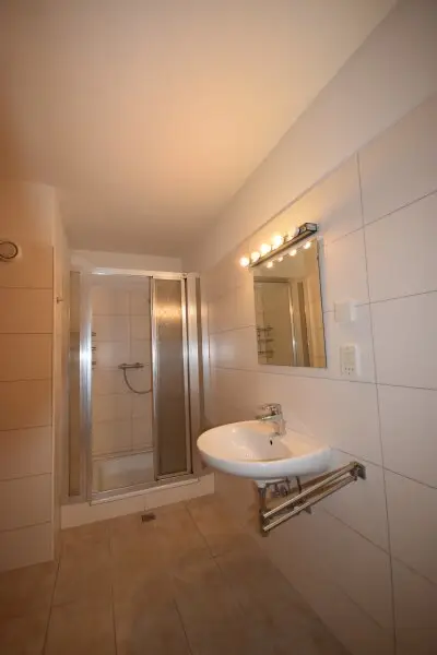 Badebereich - Große 3,5 Zimmer Wohnung mit Loggia Miete Bergheim Salzburg