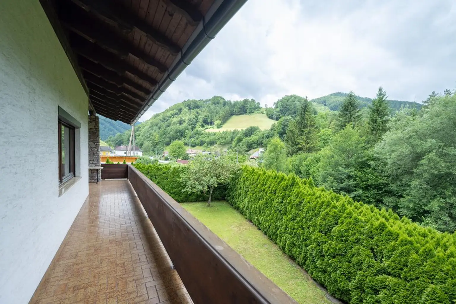 WOHNEN IM GRÜNEN – 242 m² WOHN-NUTZFLÄCHE – 3.903 m² GRUNDSTÜCK! Charmantes Einfamilienhaus voller Potenzial und zahlreicher Gestaltungsmöglichkeiten!