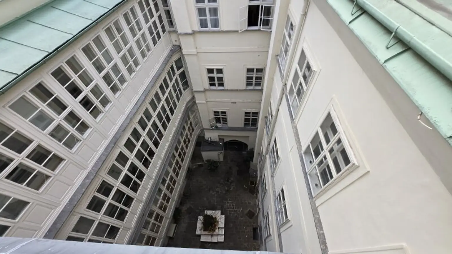 Super zentrale Innenstadtlage - ! ! ! 4.STOCK OHNE LIFT ! ! ! - Top-Zustand und ruhige Innenhofausrichtung