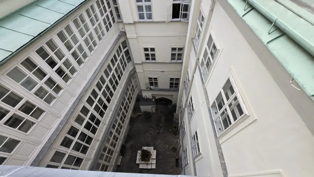 Super zentrale Innenstadtlage - ! ! ! 4.STOCK OHNE LIFT ! ! ! - Top-Zustand und ruhige Innenhofausrichtung