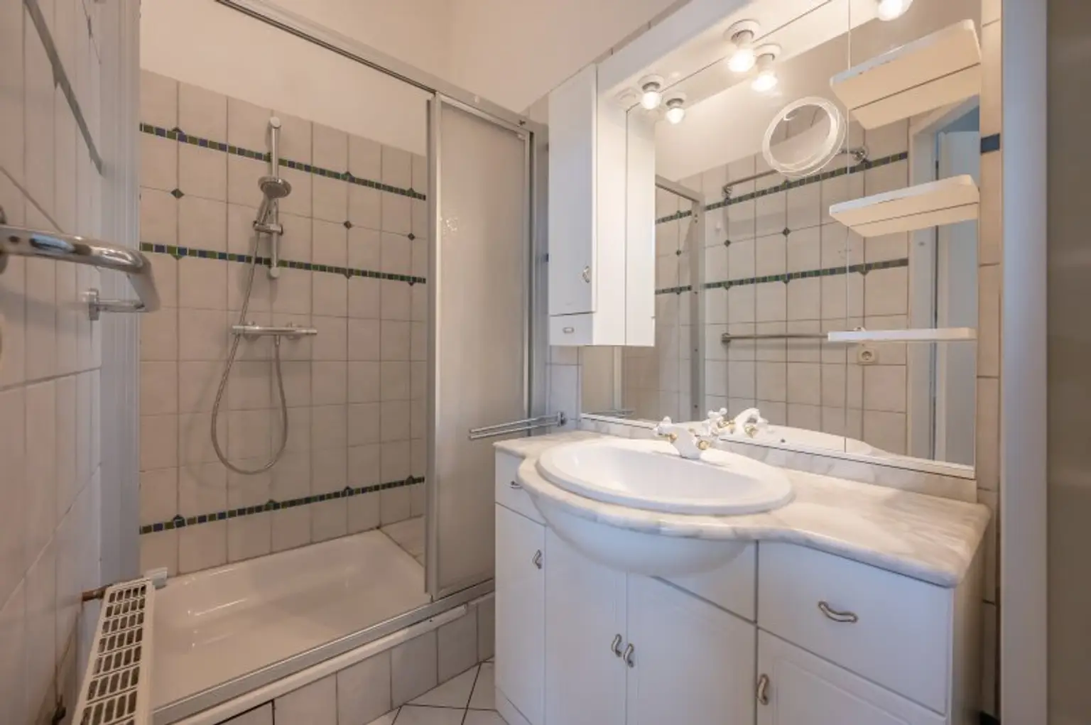 ***NEU*** Gepflegte 3 Zimmer Wohnung in repräsentativem Stilaltbau! in TOP-Lage!!