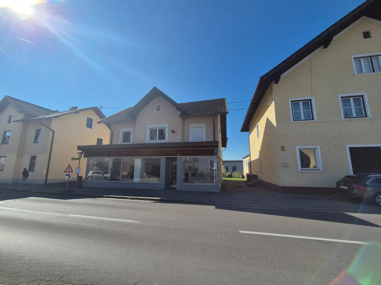 Wohn- und Geschäftshaus
